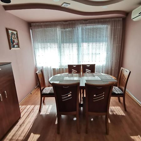 Central Apartment Targovishte Esterno foto