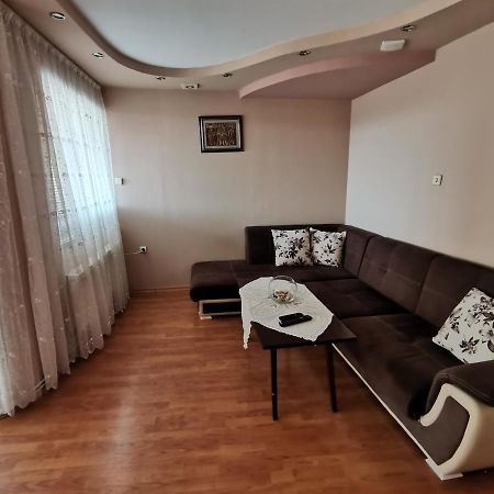 Central Apartment Targovishte Esterno foto