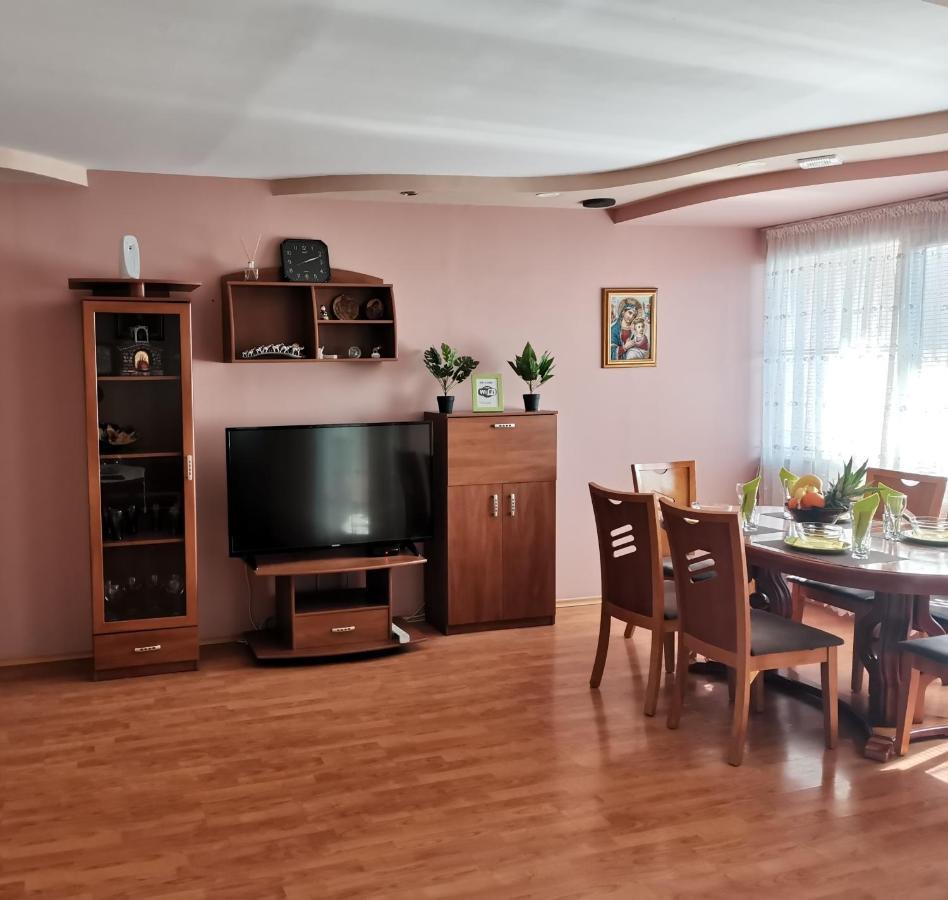 Central Apartment Targovishte Esterno foto