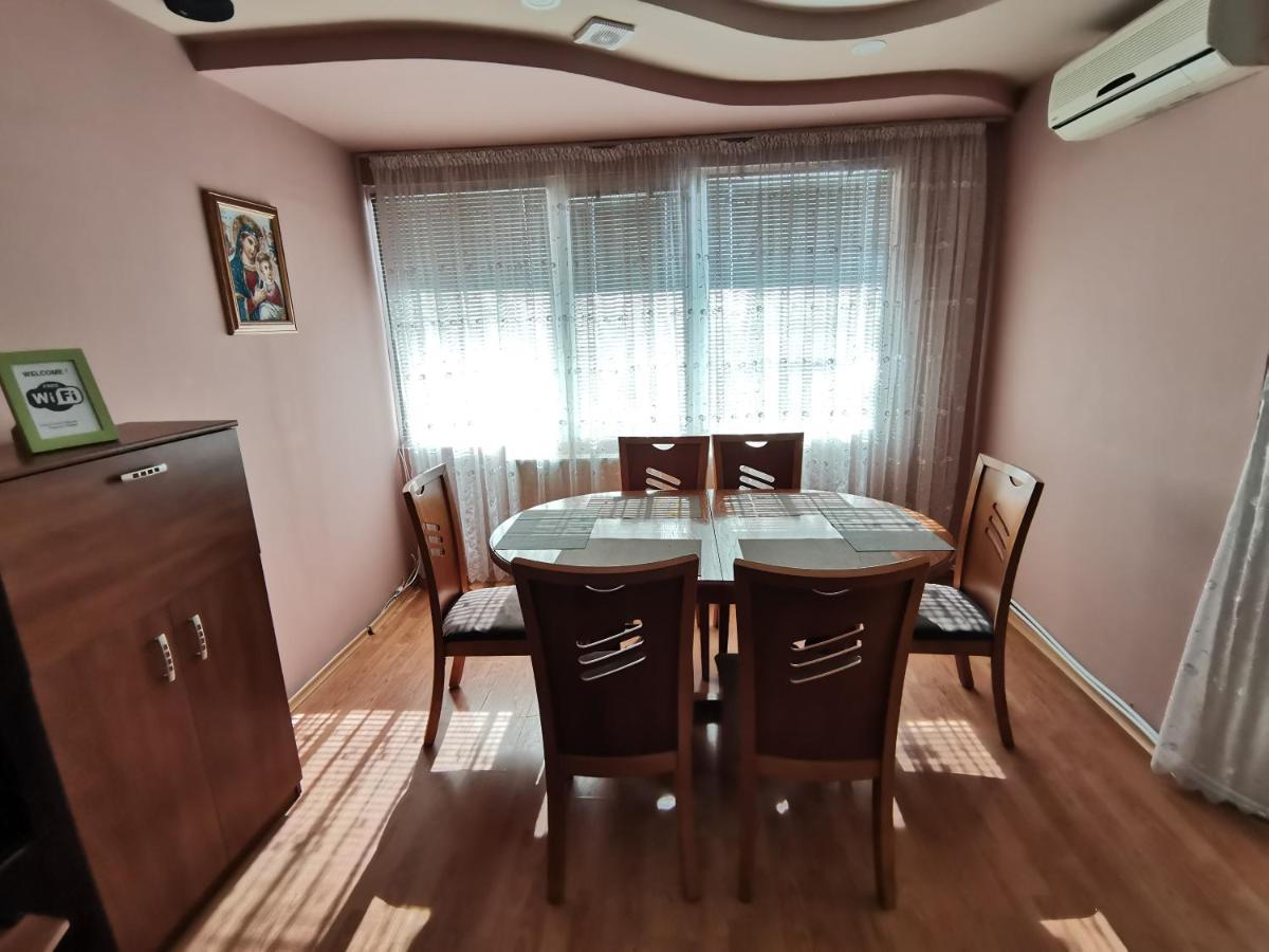 Central Apartment Targovishte Esterno foto