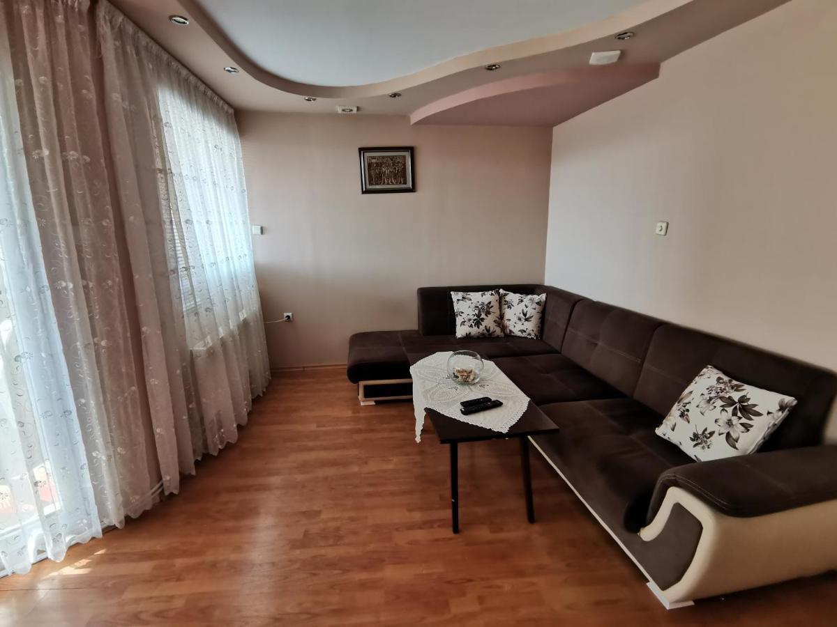 Central Apartment Targovishte Esterno foto