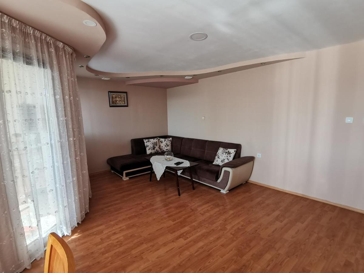 Central Apartment Targovishte Esterno foto