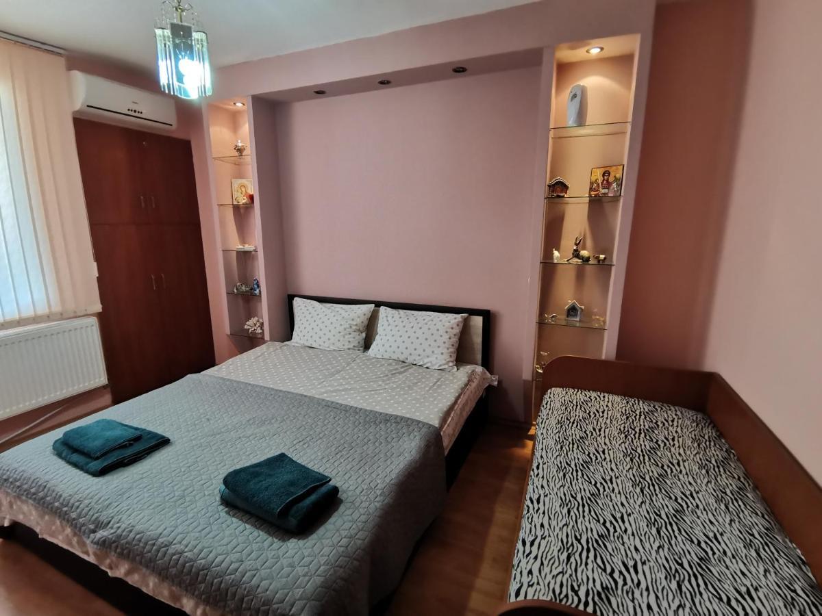 Central Apartment Targovishte Esterno foto