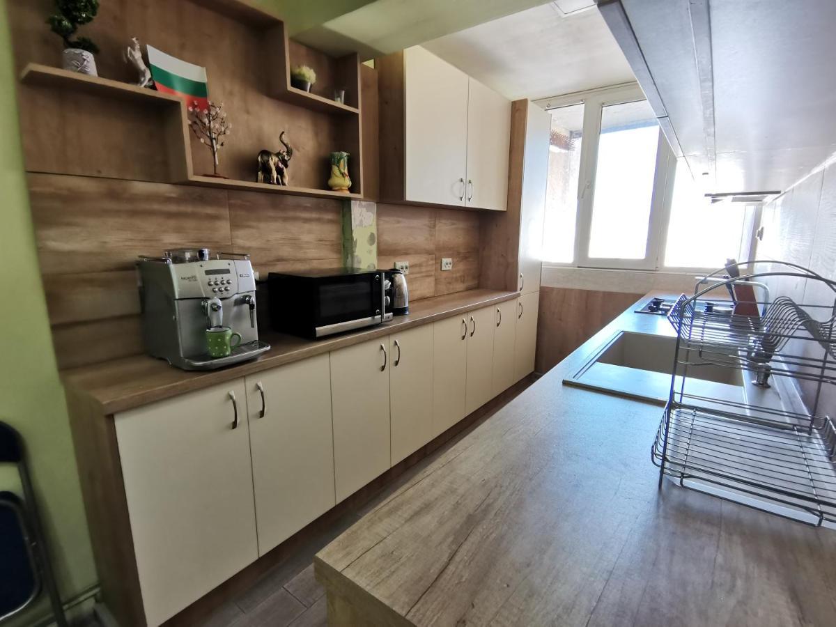 Central Apartment Targovishte Esterno foto